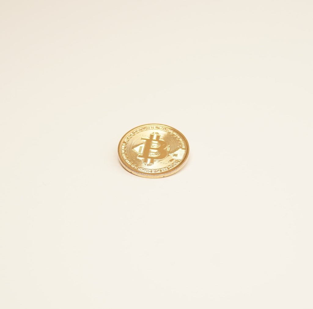 Eine Bitcoin Einkaufsmünze selbst gemacht, als Pfandmarke, Kryptomünze