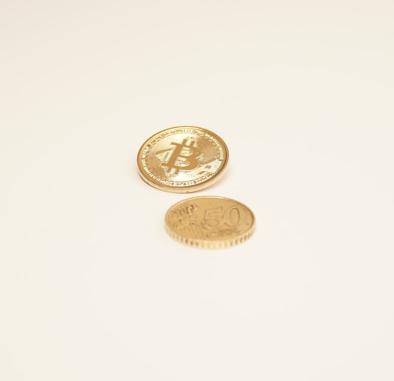 Eine Bitcoin Einkaufsmünze selbst gemacht, als Pfandmarke, Kryptomünze