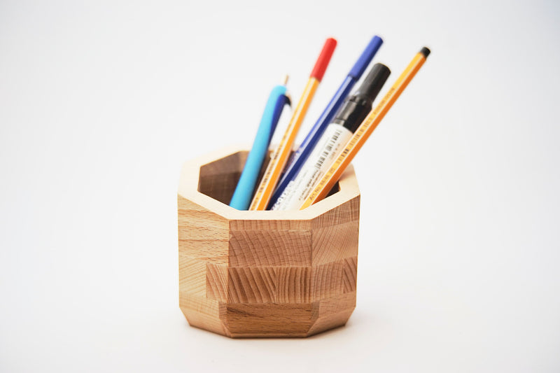 Becher für Stifte aus schönem Holz, achteckig