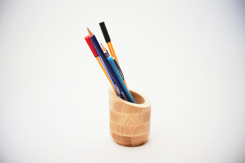 Kleiner Becher für Stifte aus Holz, rund